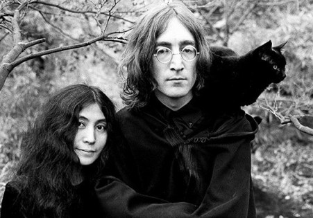 John_Lennon_and_Yoko_Ono_Cat_Ethan_Russell_1968_2048x2048 2